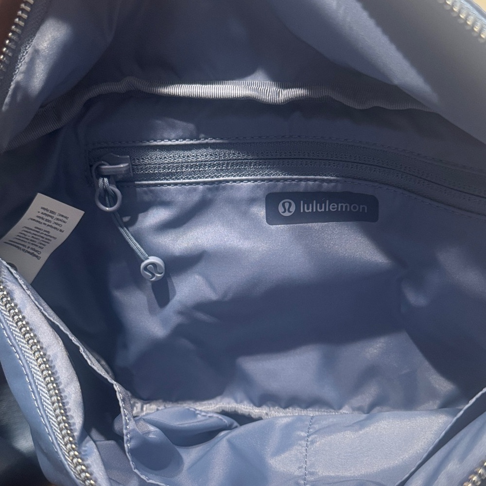 lululemon athletica Belt Bag in washed denim 4 liters - Picture 2 of 4